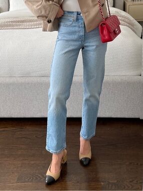 Levi’s Premium Wedgie Jeans Size 27 Light Wash